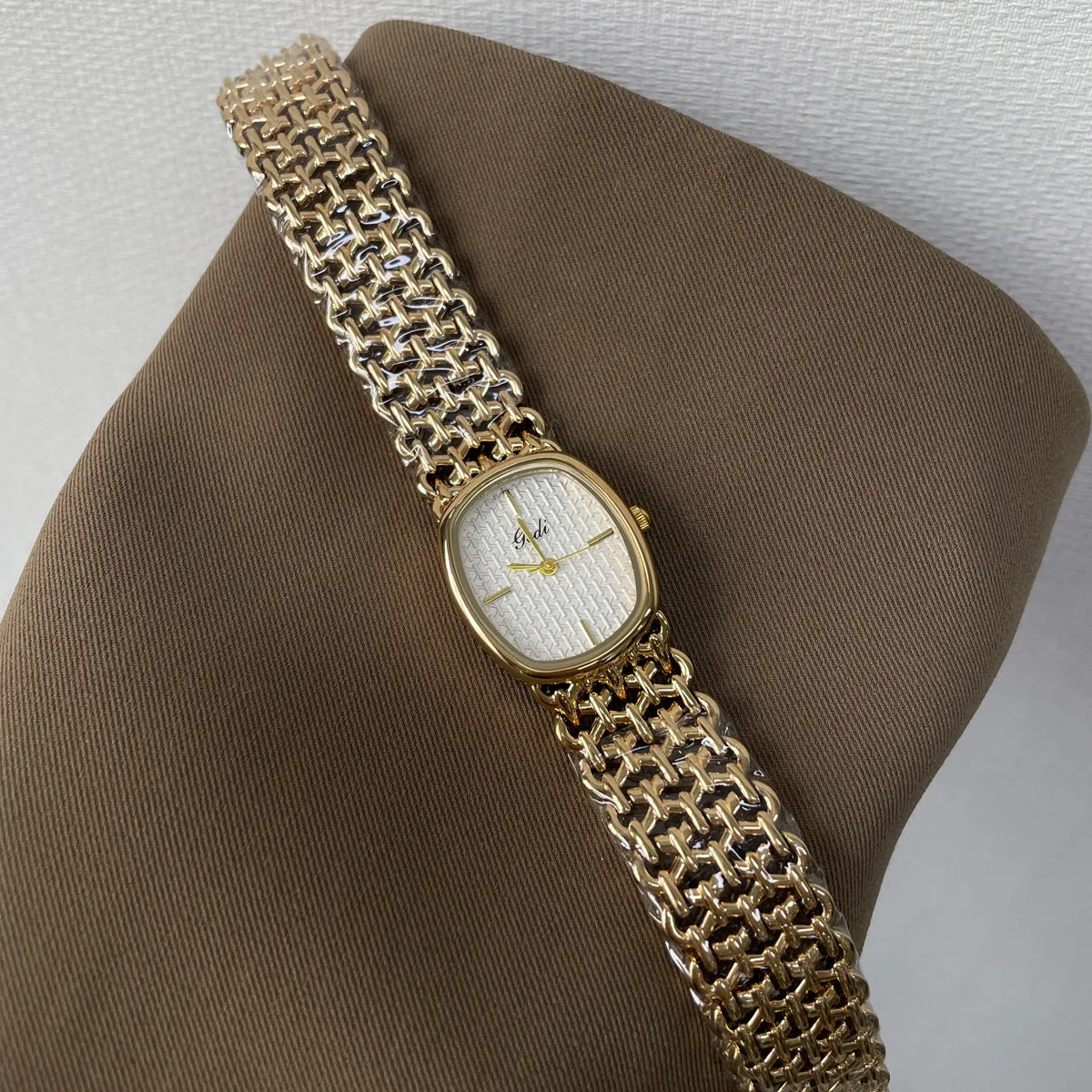 

Retro Women'S Watch, High-Value Design 2026 New Model, Branded, Elegant Small Watch, Fashionable Quartz Wristwatch, Women'S Gift