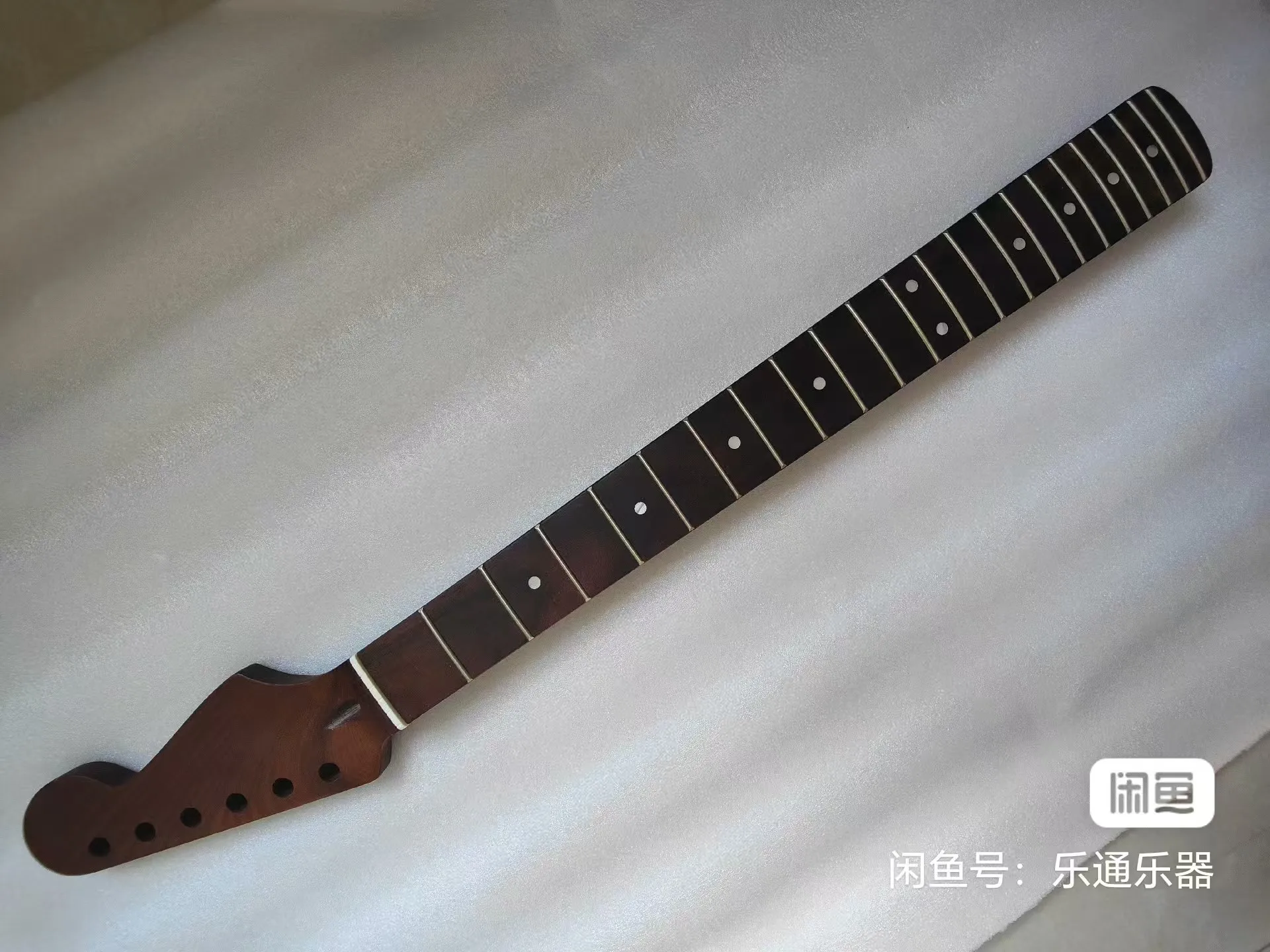 Electric guitar neck, deep roasted maple, rosewood fingerboard,