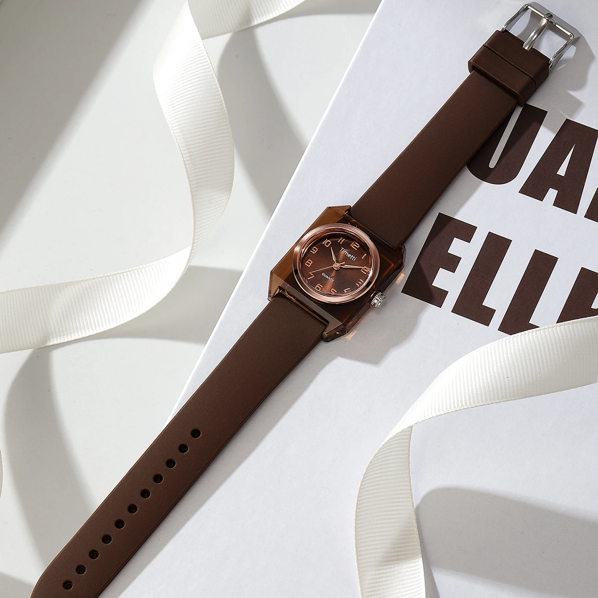 

Женские модные и простые часы в художественном стиле с силиконовым ремешком и кварцевым механизмом