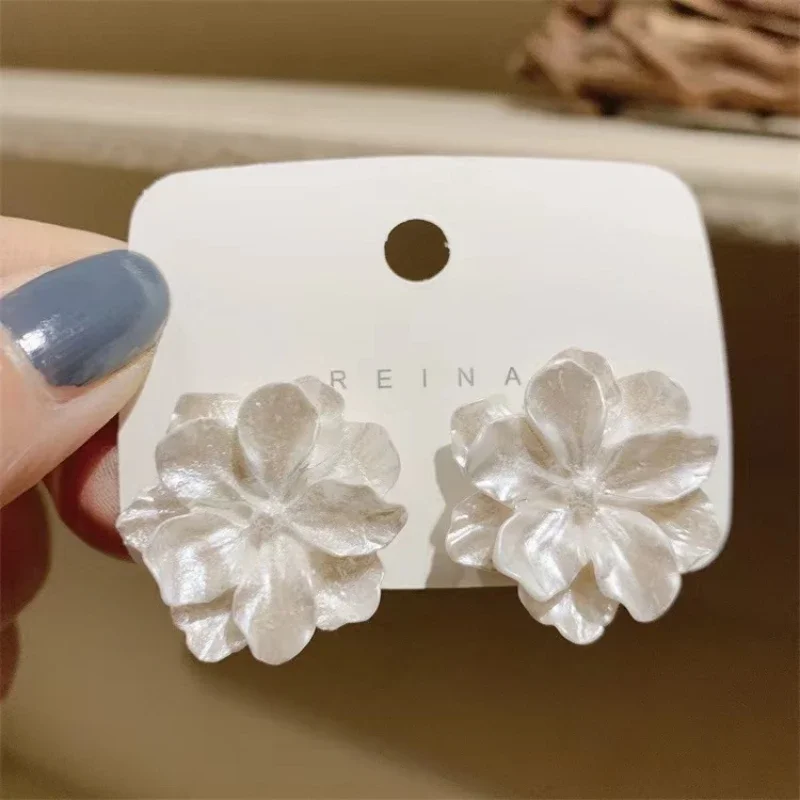 Fashion White Flower Stud Earrings for Women New Modern Korean Fashion Cute Camellia Girl Party Jewelry Accessories