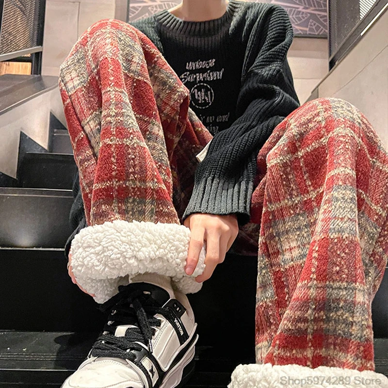 2025 سراويل شتوية دافئة عصرية الرجال منقوشة سراويل تقليدية فضفاضة مستقيم الساق سميكة الدافئة السراويل الطويلة التطهير بنطلون للرجال أحمر/أسود