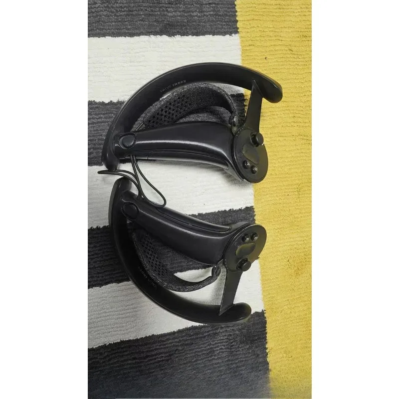 Valve Index Knuckles VR Controllers VR Game Hand Grips Compatible With Steam HTC Second Hand Not Brand New