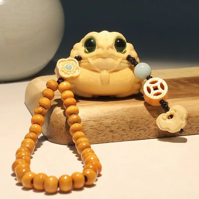 

Solid Bamboo Carving Eagle Beak Lucky Golden Toad Wenwan Hand Gift To Friends Holiday Gifts