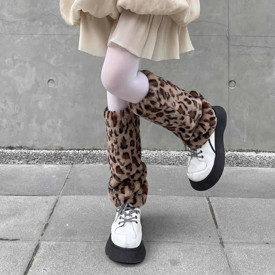 La nueva tendencia de Y2k Hot Girl cubierta de pierna con estampado de leopardo Otoño e Invierno cubierta de pierna cálida de cuero de imitación calcetines de felpa acampanados