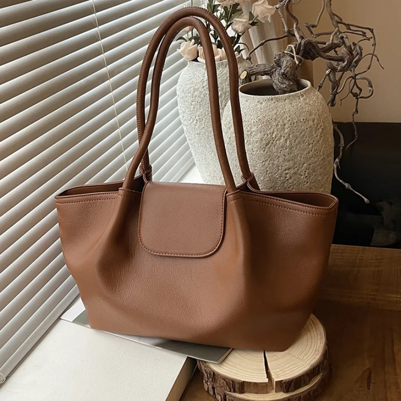 

Women's Ins Trendy Tote Bag Designer Stylish Magnetic Handbag High-end Lychee Pattern Wings Pack Commuting Underarm Shoulder Bag