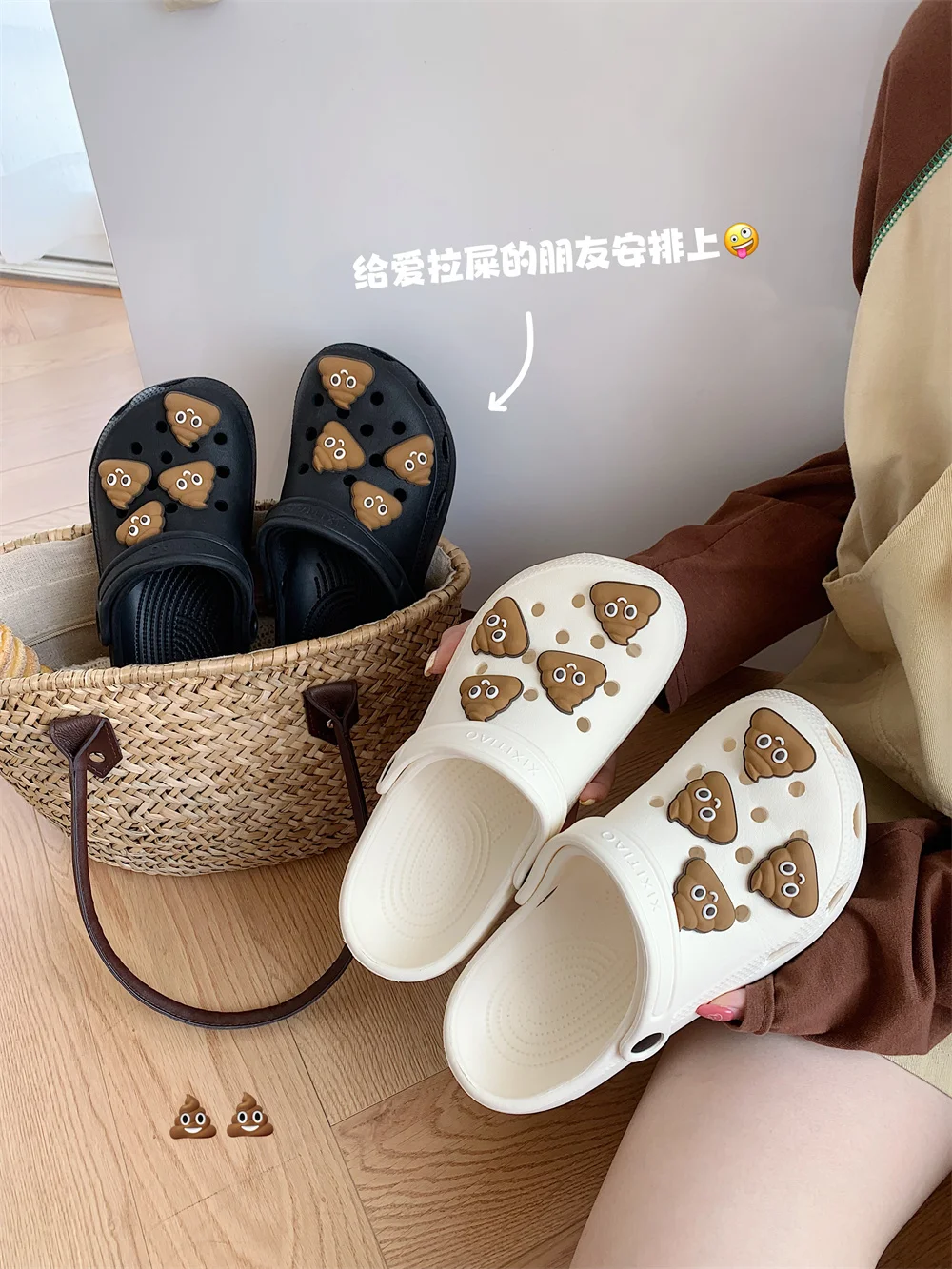 

2023 New Sandal Slippers DIY Cute Cartoon Clogs Women Mules Summer Beach Sandals Cave Hole Female Garden Shoe For Students Girls