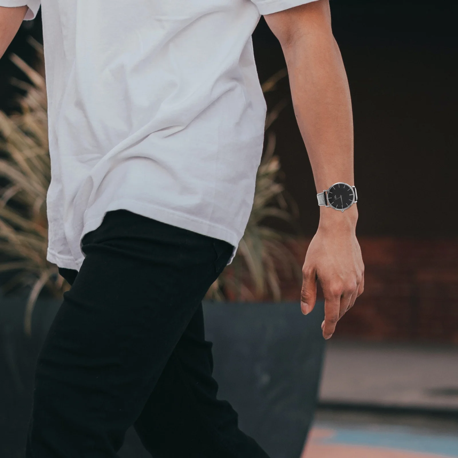 

Men Quartz Watch 9140 Ultra-Thin Round Dial Black PU Band Precision Japan Movement Living Waterproof Casual Adjustable Wrist