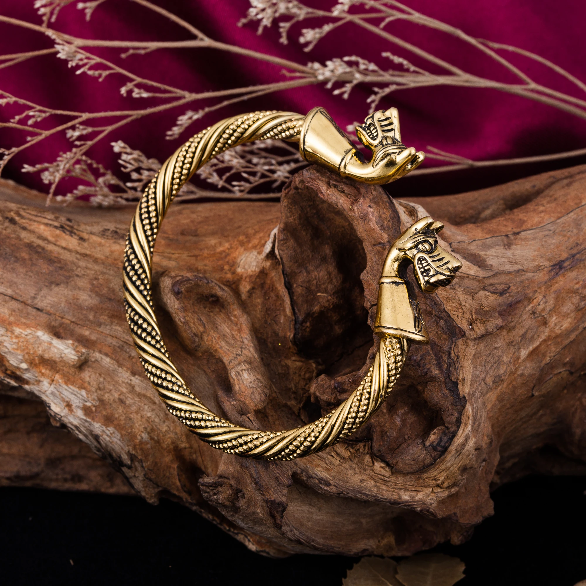 Dreamtimes Horse Head Cuff Bracelet Antique Viking Indian Religious Animal Bangle Carved Wristband Jewelry Men\'s Bangles Gifts