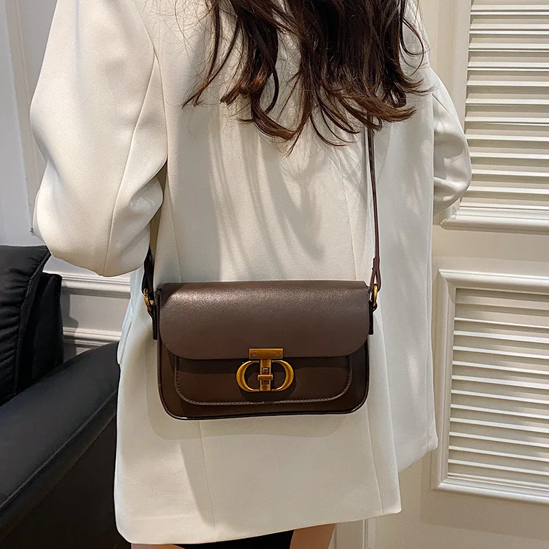 

Новая винтажная мини-квадратная женская сумка 2025 года, универсальная сумка через плечо, компактная сумка в стиле ретро, минималистичный и шикарный ​