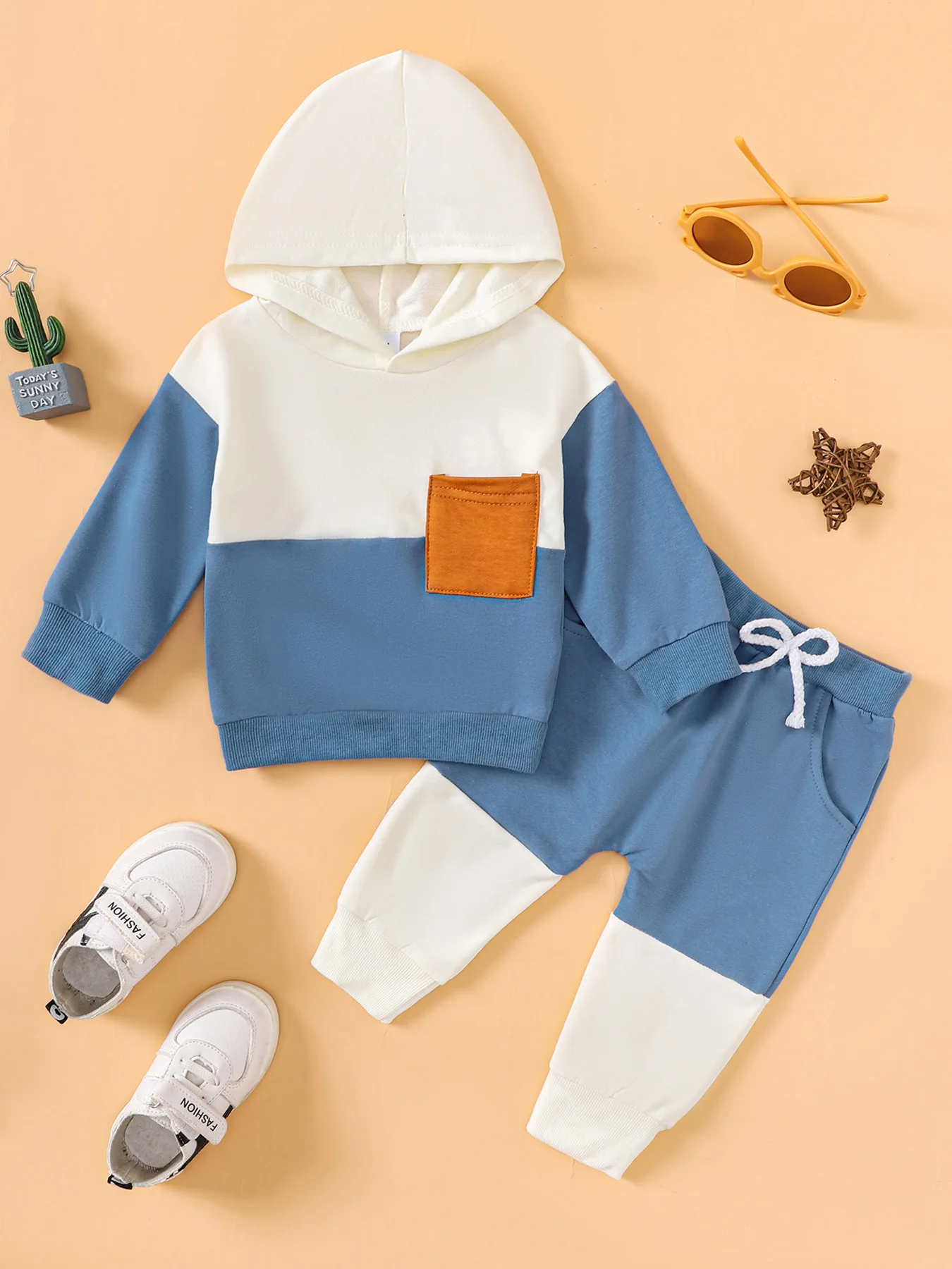 

Комплект из 2 предметов для малышей: сине-белый контрастный костюм с капюшоном (толстовка + брюки), простой повседневный стиль, комплект одежды для младенцев