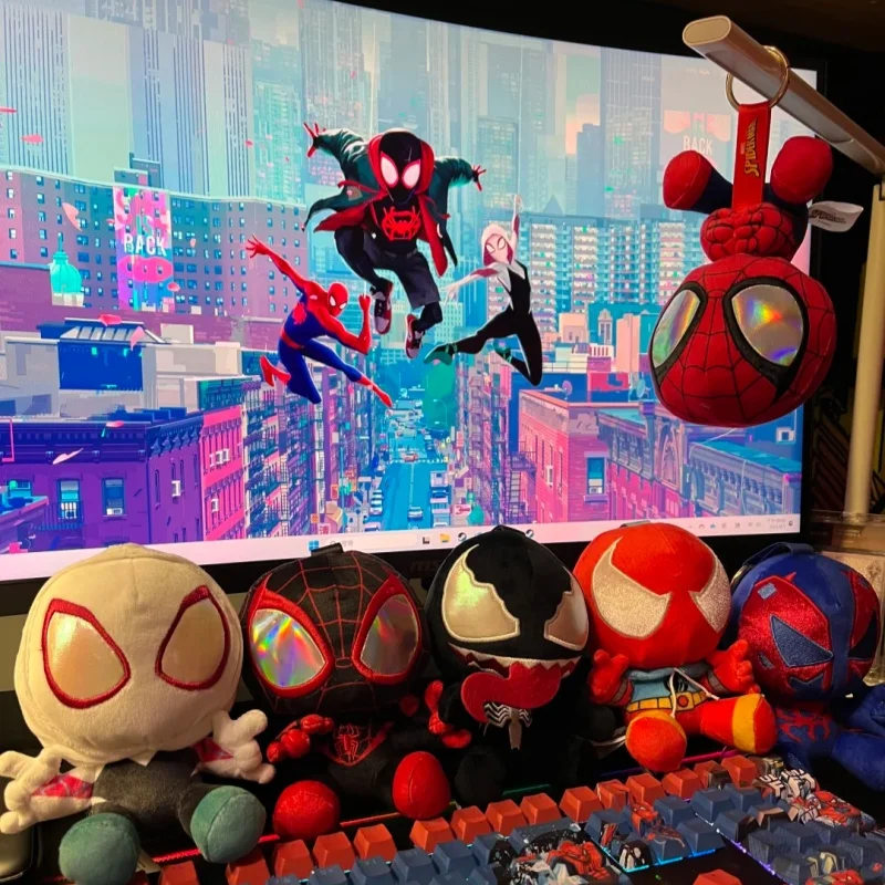سلسلة مفاتيح من Hot Toys Cosbi Spider-Man Blind Box - Ghost-Spider Gwen Scarlet Spider Venom هدية لطيفة للبطل الخارق قابلة للجمع