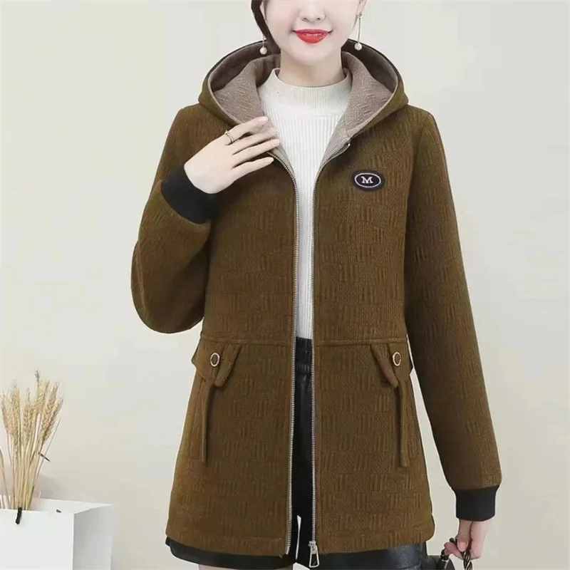 2024 Autumn and Winter Warm and Velvet Thickened Joker Fashion Mother Hooded Mid Length  Long Sleeved Small Fragrance Coat Woman