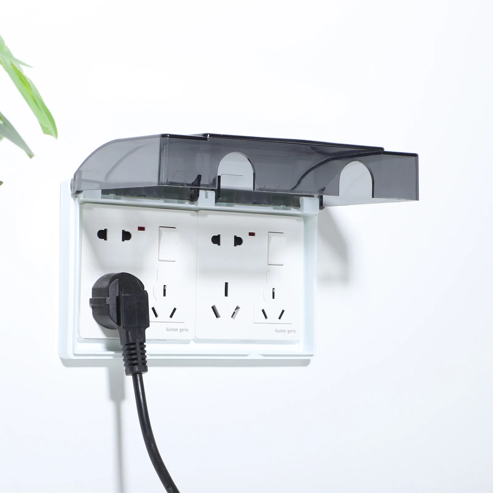 

Waterproof Outlet Bathroom Wall Socket Adhesive Electrical Self-Sticking Socket Protector Home Improvement Receptacle Cover