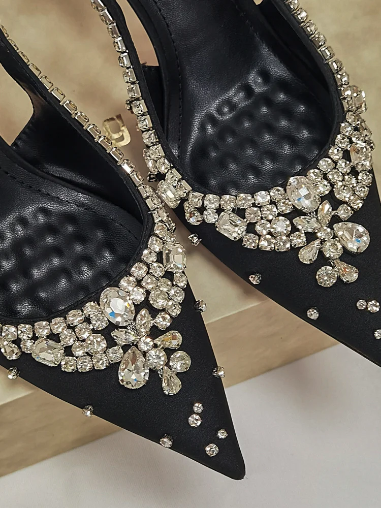 fashionable-crystal-pointed-toe-sandals-glittering-water-diamond-wedding-shoes-princess-style-ultra-finch-leather-interior