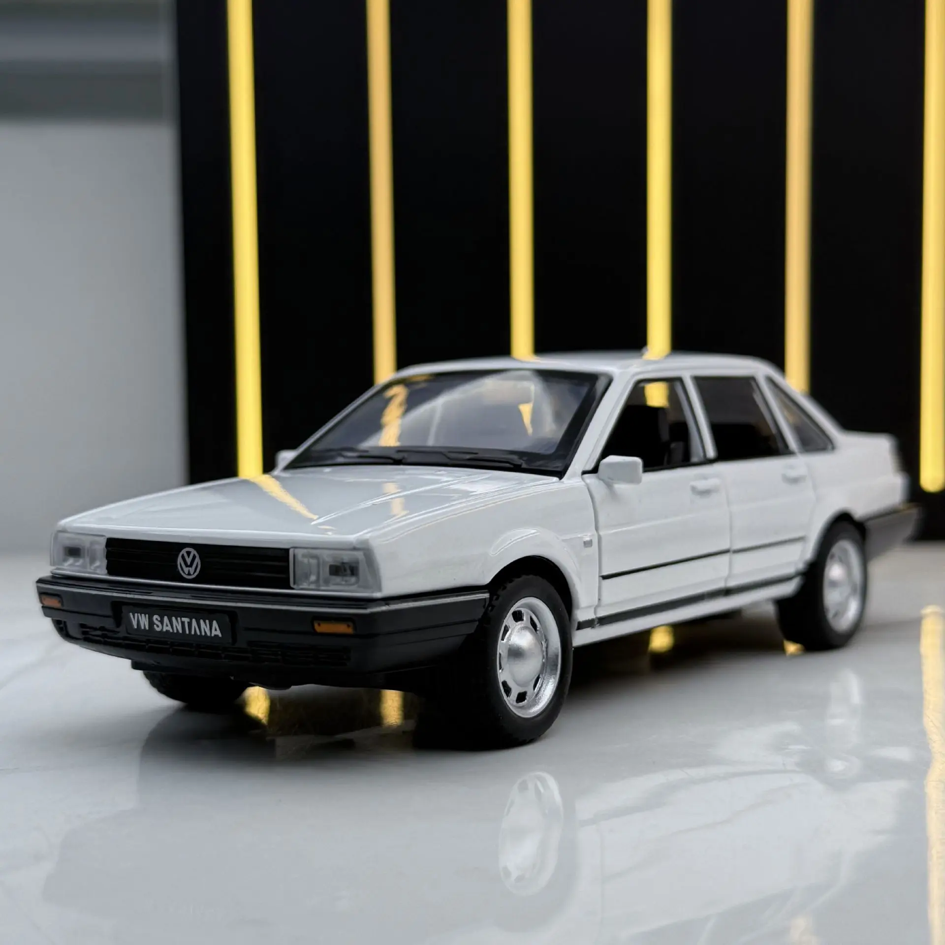 NEW 1:32 레트로 산타나, 소리와 빛이 나는 풀백 장난감 자동차, 사운드 모델, 장식용 선물