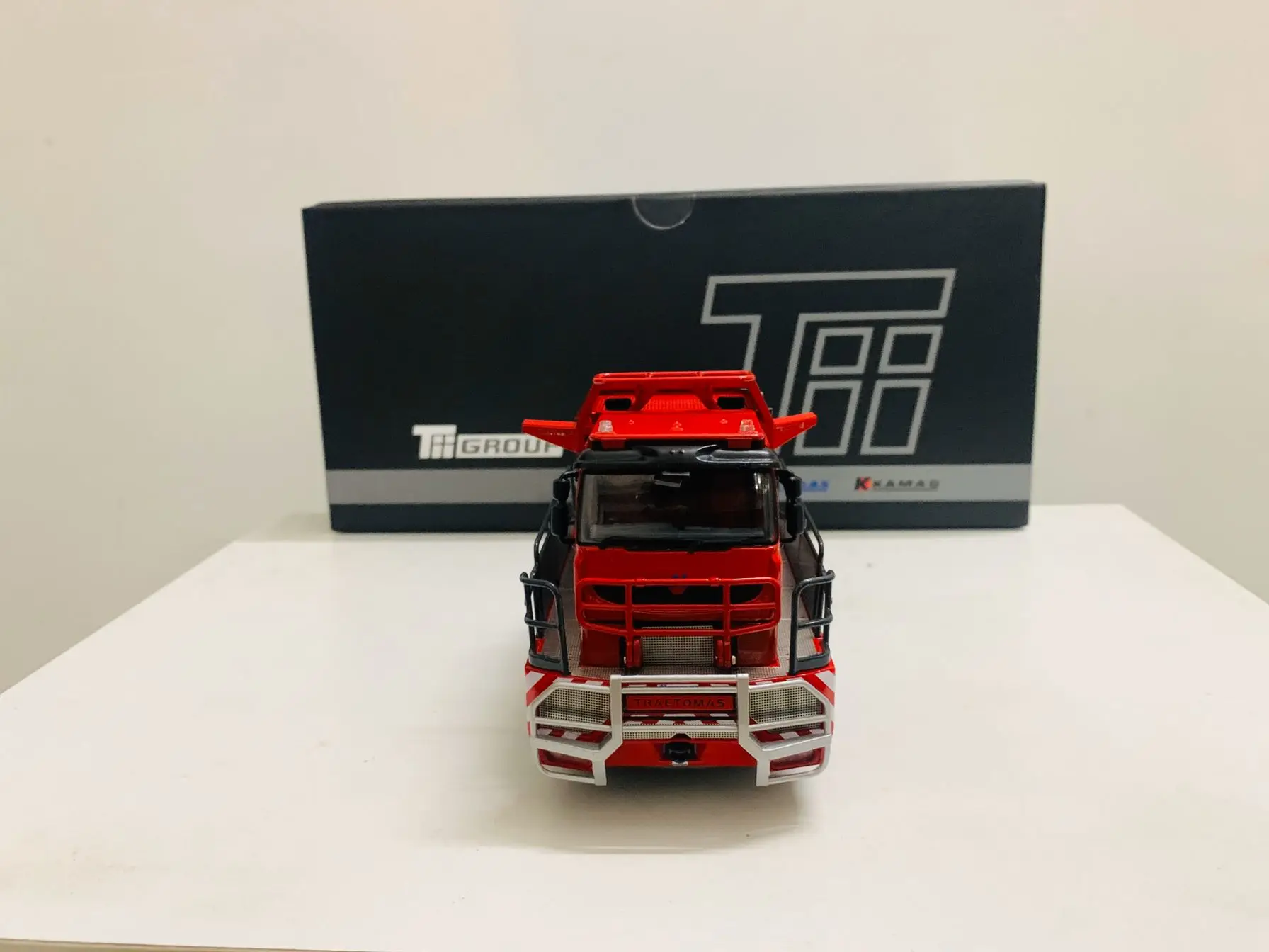 Nicolas Tractomas 4-Axle Truck Tii Group Red 1:50 scale Die-Cast Collection Model New in Box