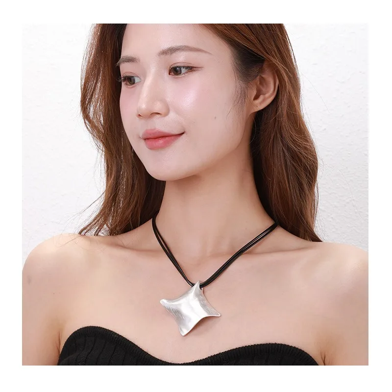 

Short Necklace Exaggerated High-end Jewelry New Middle East Exaggerated Foreign Trade Jewelry Leather Rope Brushed Necklace