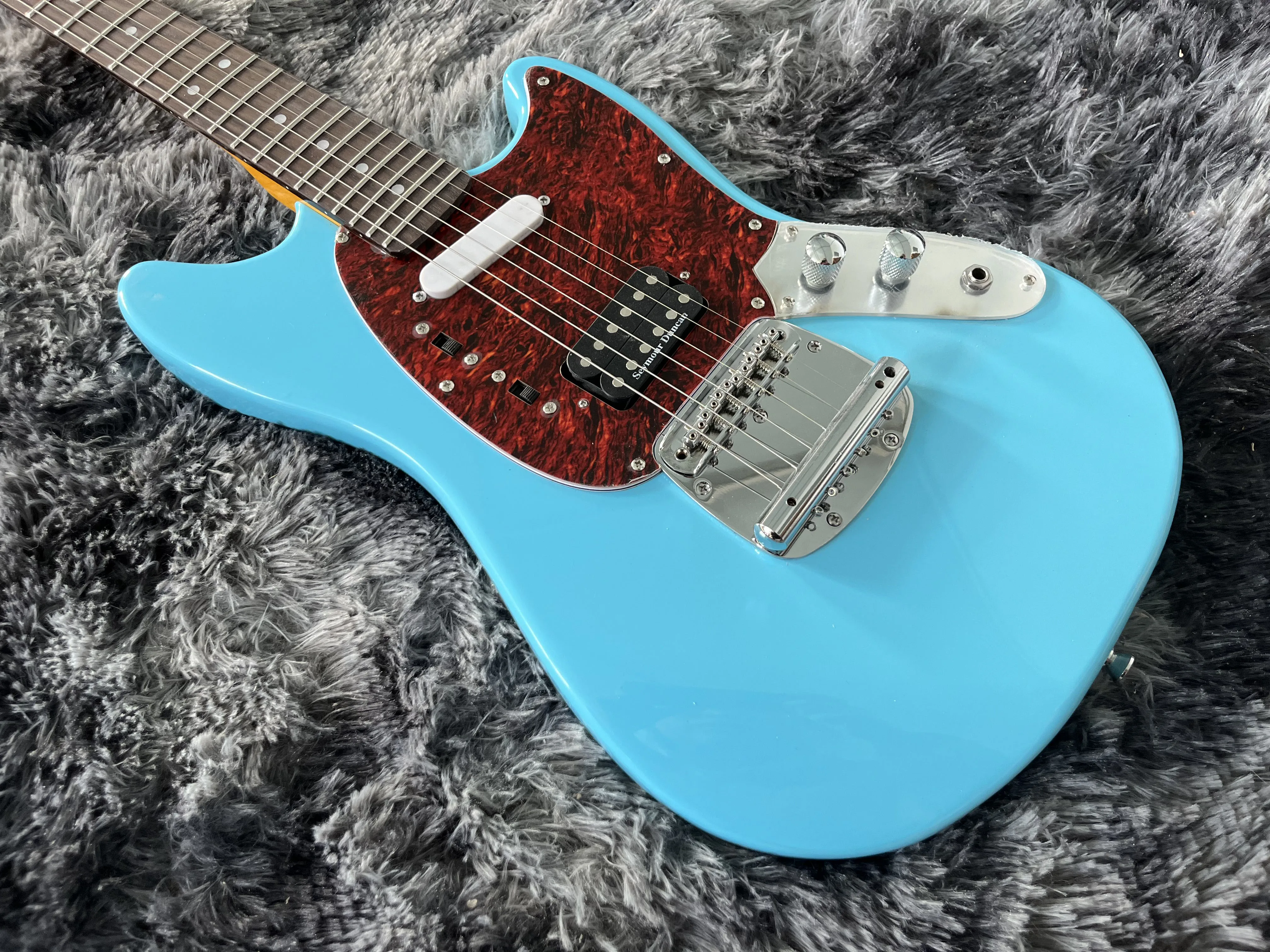 China Electric Guitar Tremolo System Blue Color Mustang