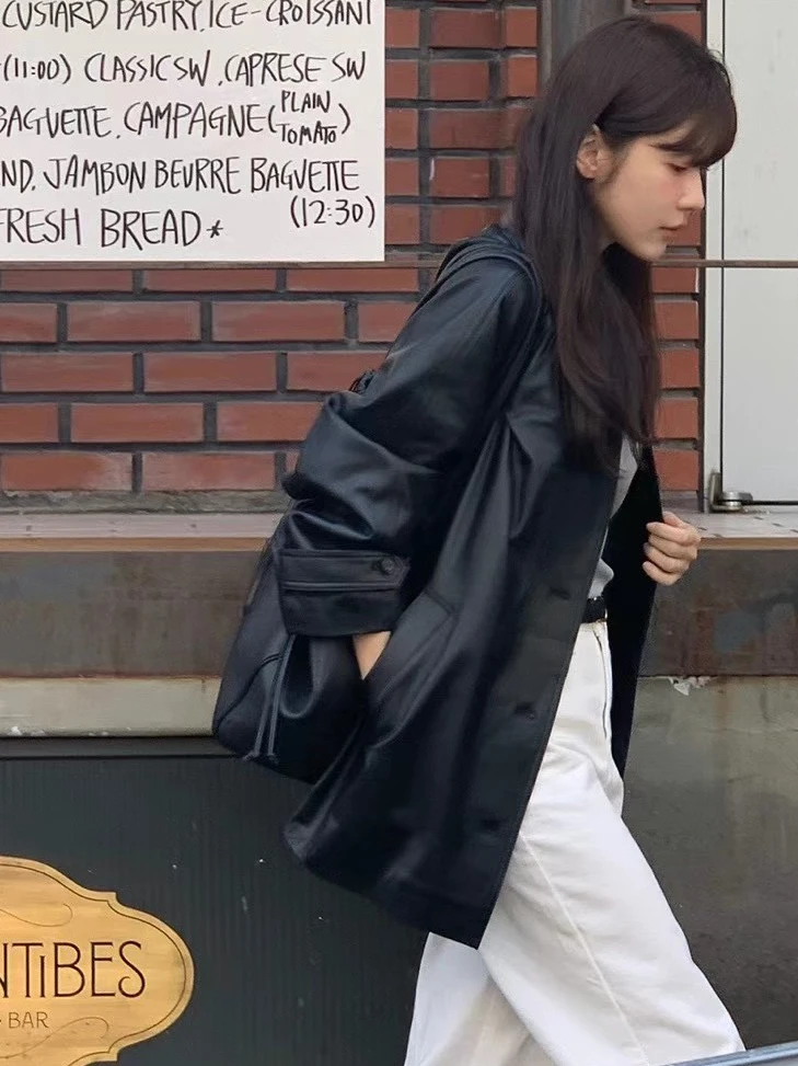 봄 신상 루즈핏 블랙 PU 가죽 자켓 여성용 탑 빈티지 칼라 디자인 스트리트 스타일 코트 롱 슬리브 코트