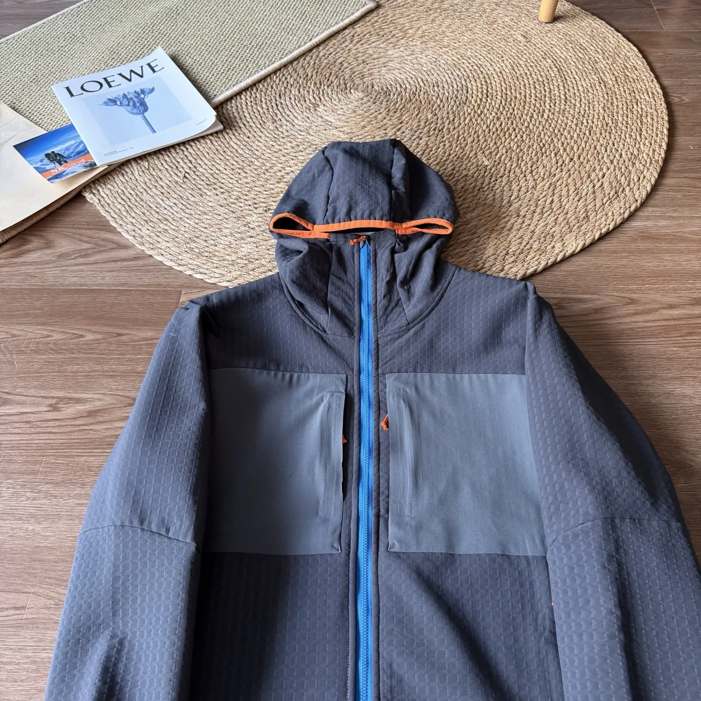 Herren Outdoor Wasserdichte Fleecejacke – Atmungsaktiver Thermomantel mit Kapuze und Farbblock-Design für Wandern & Camping – Detail 14