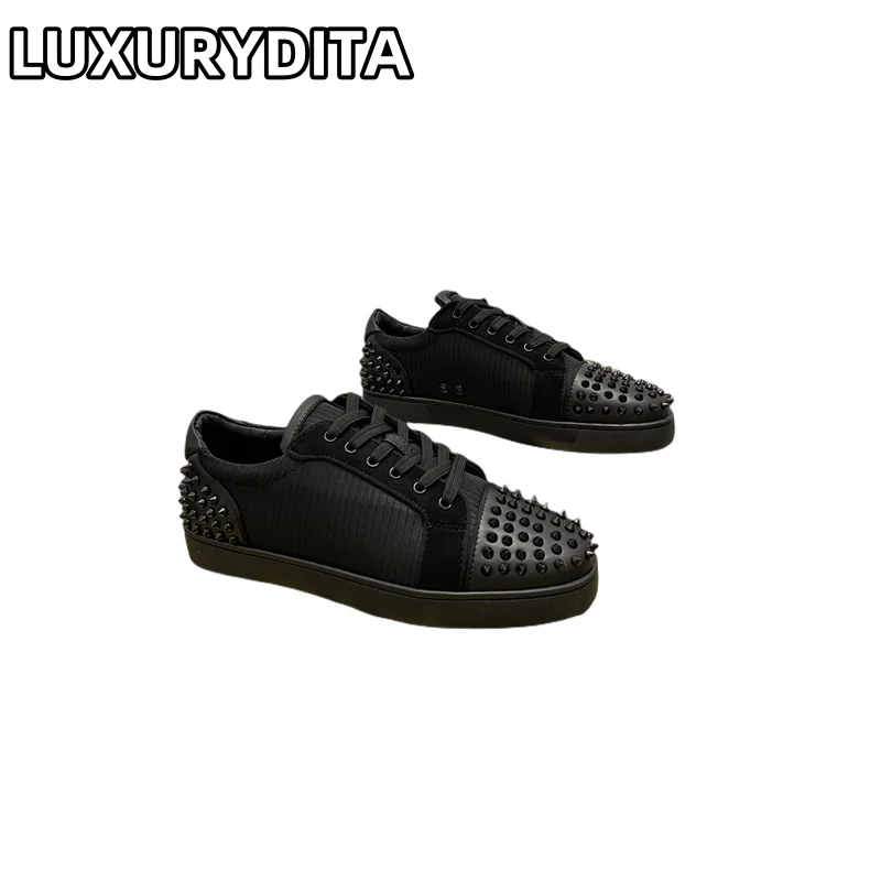Chaussures de tennis décontractées à la mode pour femmes de qualité supérieure baskets de luxe en cuir véritable pour hommes 35-48 Designr Rivet chaussures d'amoureux à semelles rouges M0067