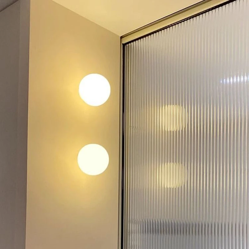 Lámpara de bola de cristal, lámparas de pared de cristal blanco lechoso modernas para dormitorio, sala de estar, sofá, fondo, Base oculta, luz de pared para baño