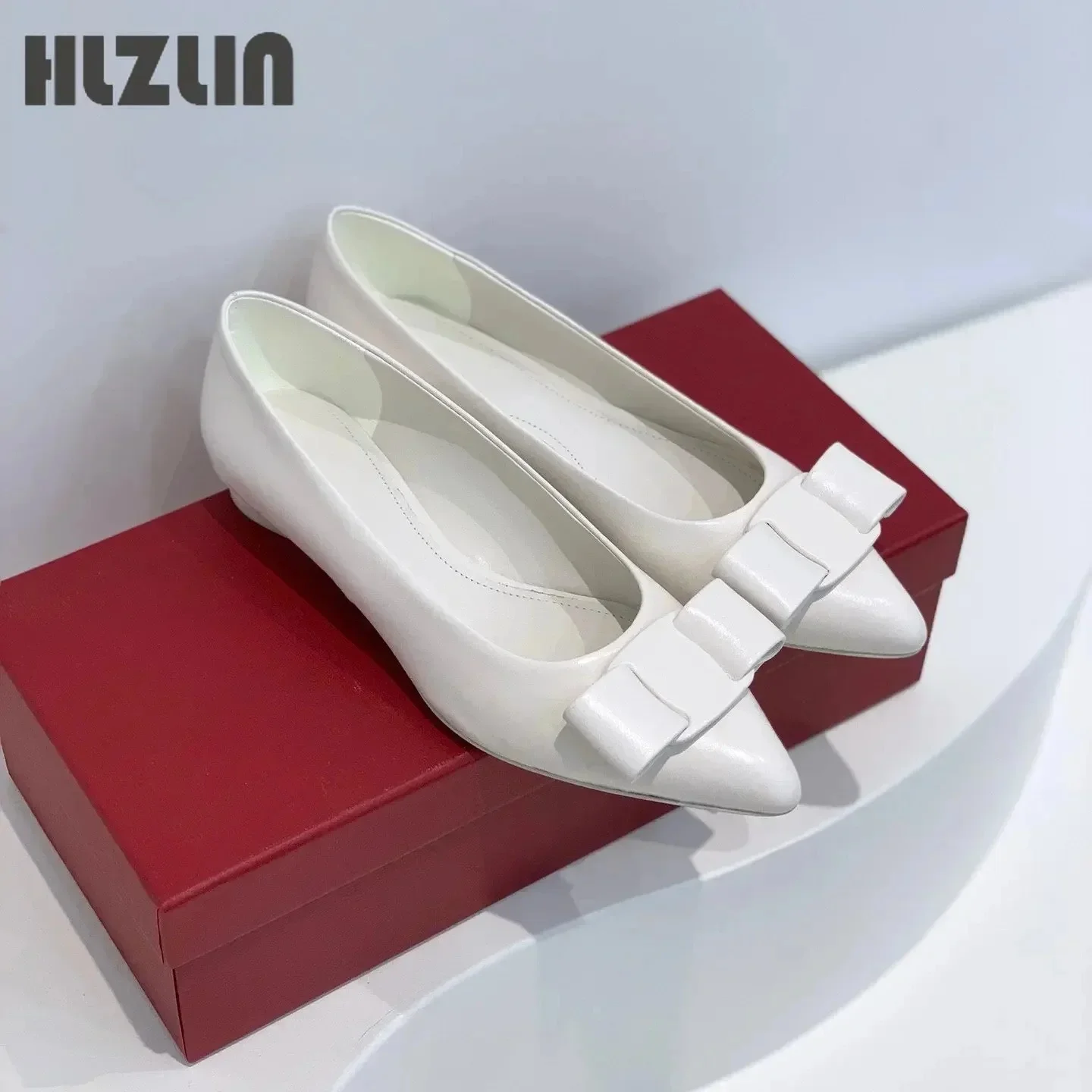 2026 new Women's leather loafers, low-heeled moccasins with bows, light ballet flats spring and autumn