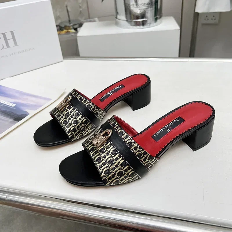 

Сандалии CH Brand с металлической пряжкой, тиснением, на массивном каблуке, с открытым носком, удобные и стильные уличные шлепанцы