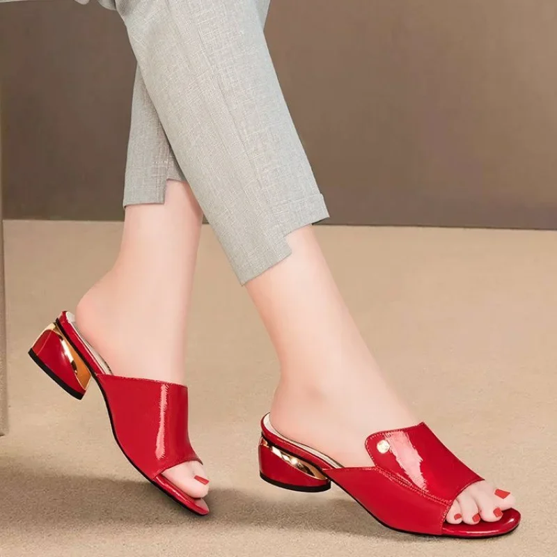 Pantoufles en cuir PU souple pour femmes, nouvelles chaussures pour femmes, sandales confortables pour dames, adaptées aux filles, pantoufles sexy rouges à la mode