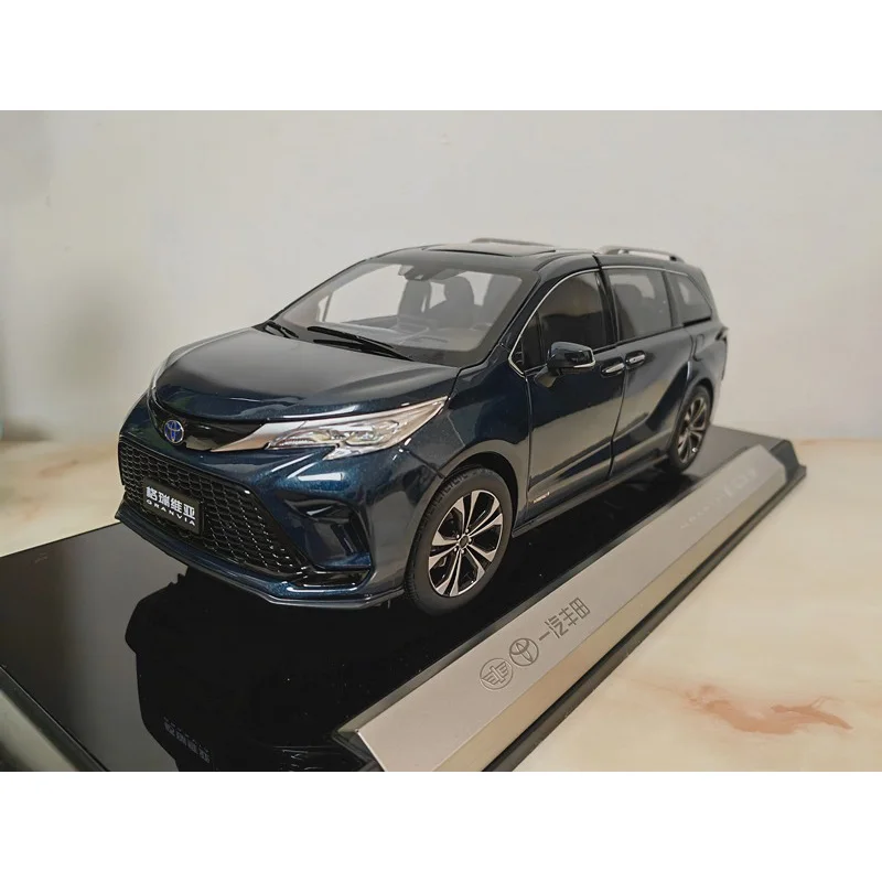 1:18 Scale GRANVIA MPV Alloy Car Model Collection Ornaments