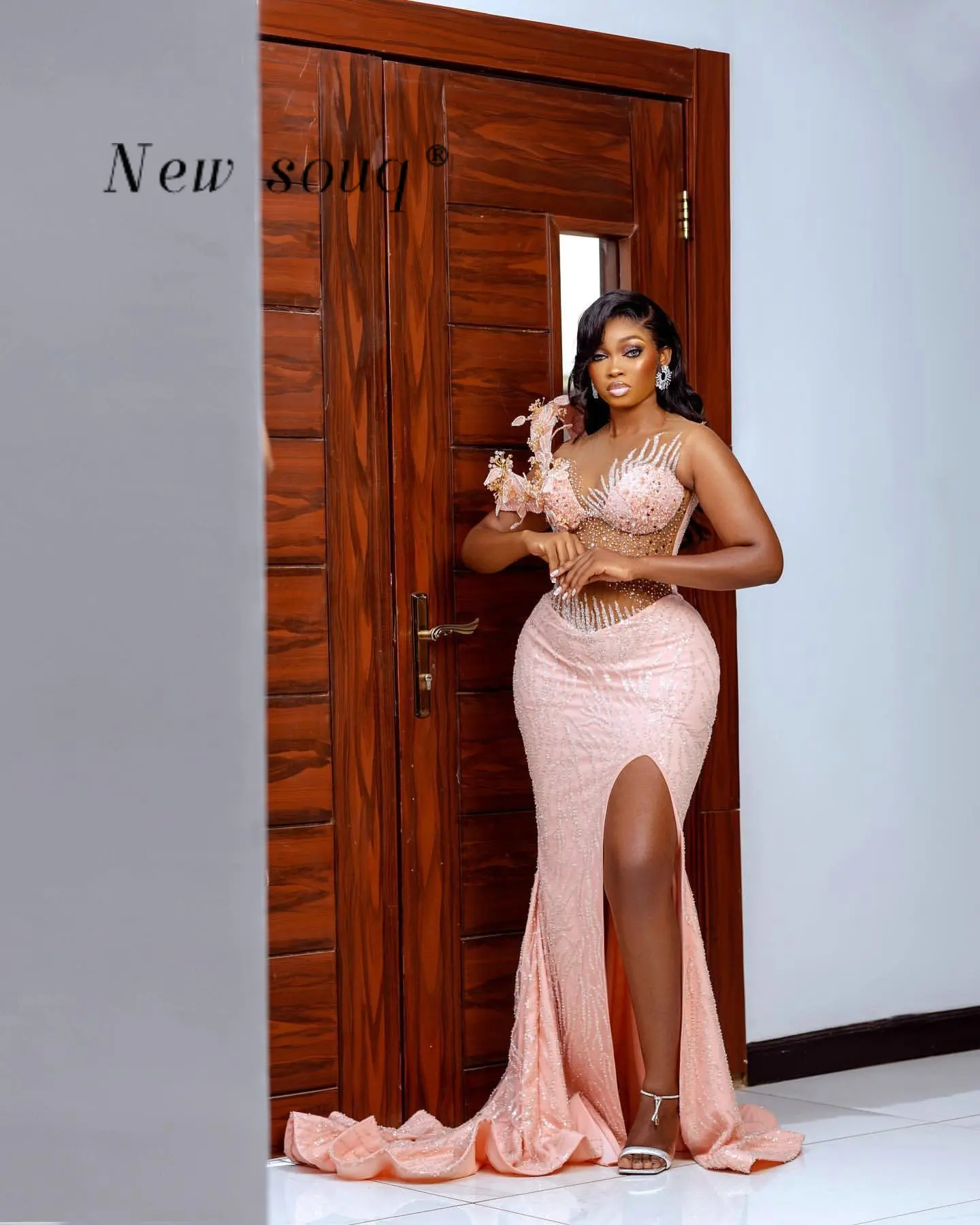 

Pink Sexy High Split Prom Dresses for Black Girls Customized Crystals Florals Corset Nigeria Wedding Evening Party Gowns
