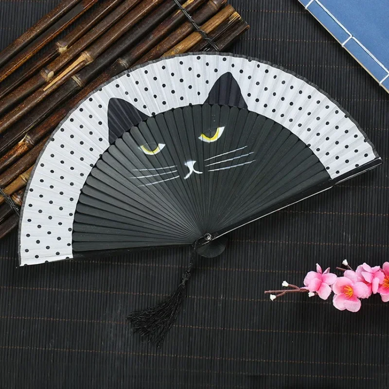 

Fashionable Cartoon Cat Cloth Fans Japan Style Performances Hand Held Fans Popular Lovely Folding Bamboo Fan Wedding Party Gift