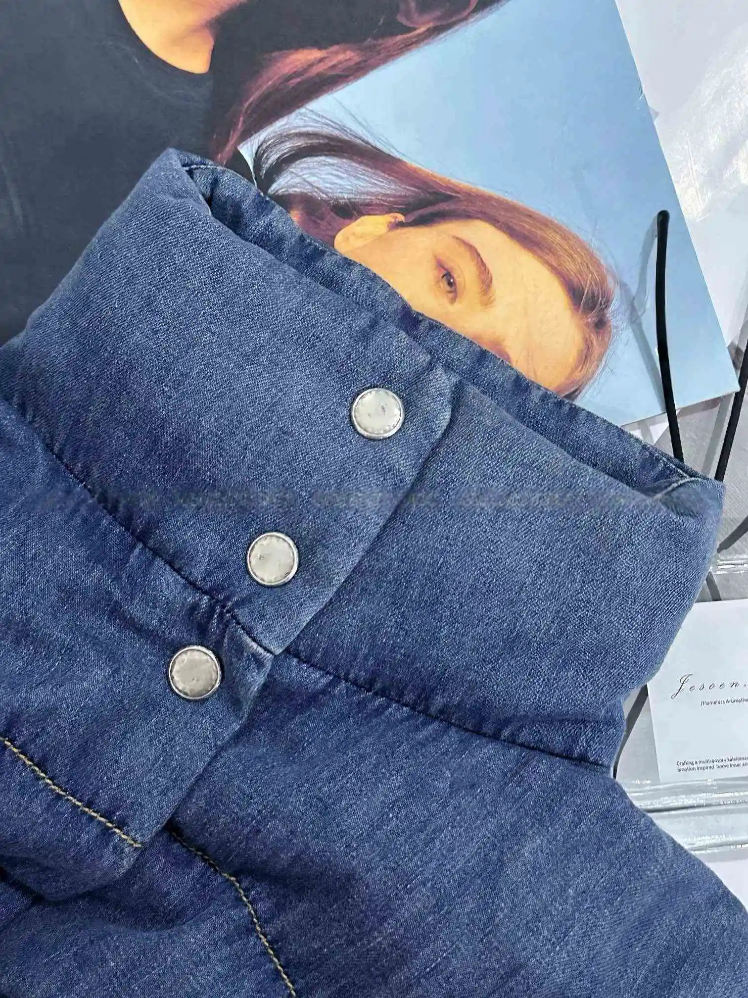 2025 جديد الشتاء المرأة قصيرة أسفل سترة الدنيم معطف الوقوف طوق المشاهير نفس النمط ملابس خارجية الموضة #5