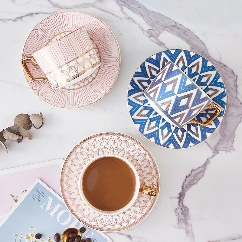 Conjunto de caneca de cerâmica europeia, xícara de café vintage com acabamento em ouro e suporte para pires, presente de luxo e utensílios de mesa para casa