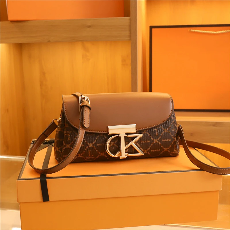 

Beautiful Simple Tote Bag For Commuter Use With Vintage Leather Large Capacity And High-End Designer Style