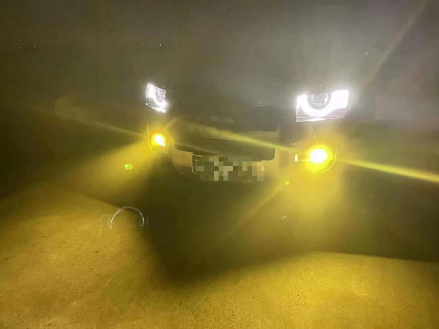 Okrągła tylna lampa tylna LED Części nadwozia Lampa przeciwmgielna LED do Defender 90 110 2020-2025 Części Akcesoria zewnętrzne