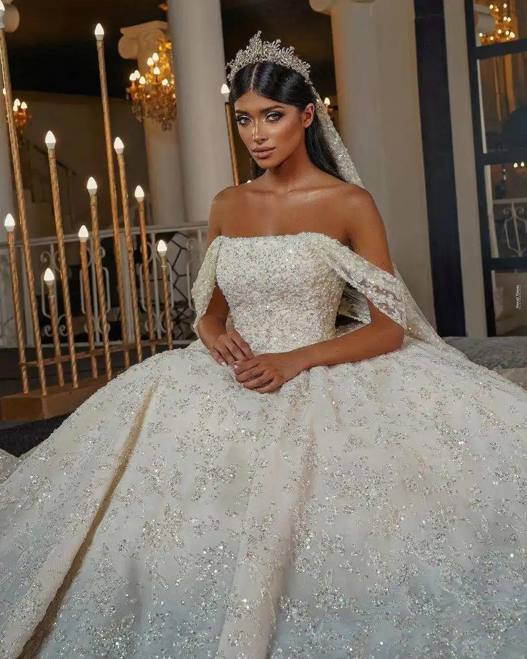 Brilliant Ball Gown Wedding Dresses Off Shoulder Sleeveless Appliques Beaded Sweep Train Princess Bride Wedding Dress Customized