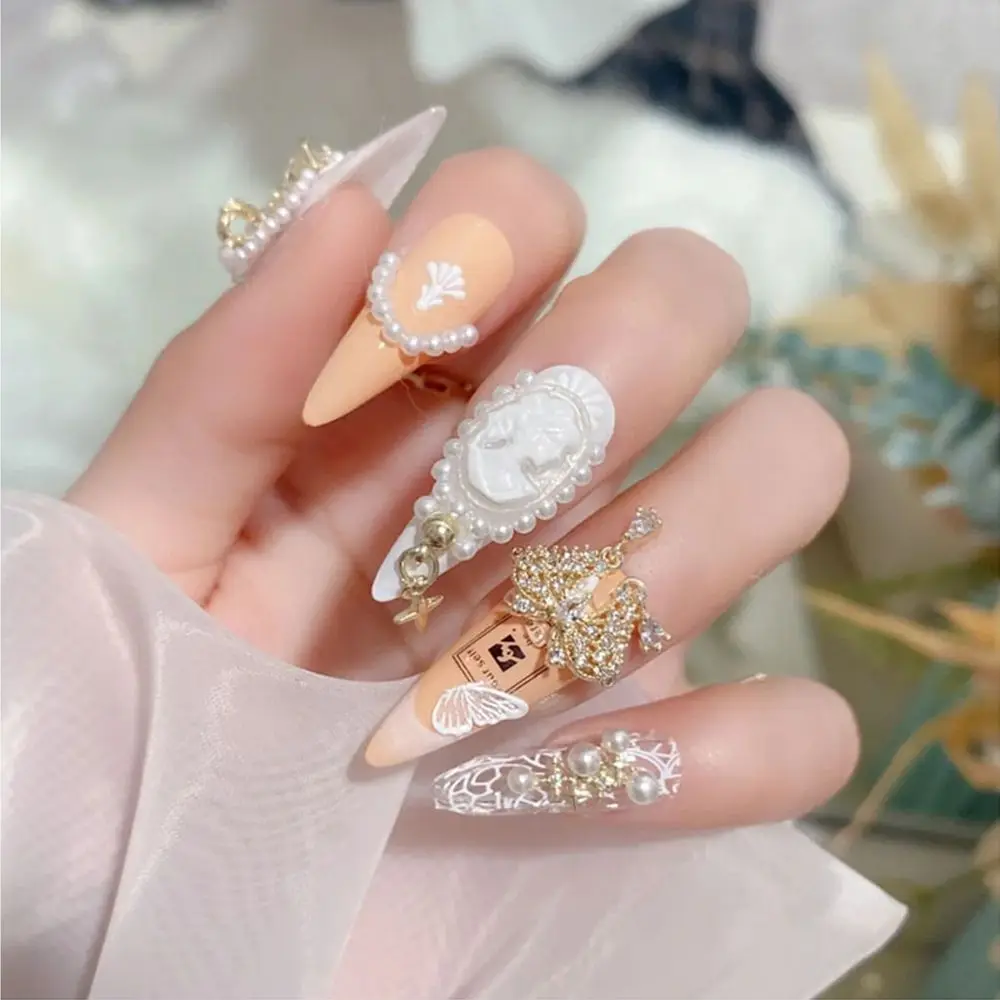 Accessori per manicure a farfalla Decorazioni per nail art in cristallo Fiocco per unghie Strass Cuore per unghie Zircone Gioielli Catena con ciondolo in lega