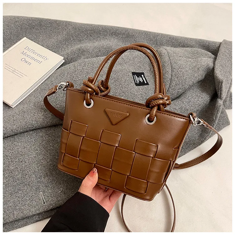 

2025 Woven Tote Bag - Stylish Rattan Bucket Purse for Women, Vintage Boho Handbag for Autumn/Winter Daily Commute