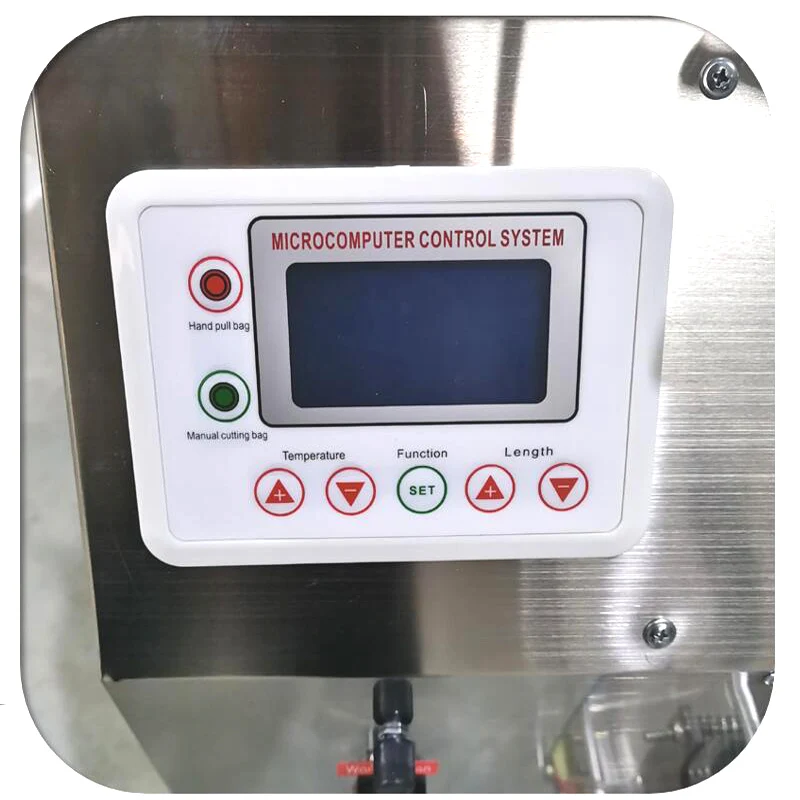 آلة تعبئة وتغليف السوائل الأوتوماتيكية بالكامل / حشو الأكياس البلاستيكية وختم الأكياس