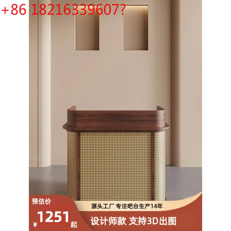 

Небольшой стол для входа в отеле в японском стиле. Небольшая барная стойка. Кейтеринг. Коммерческий консультатив. Стойка приветствия.