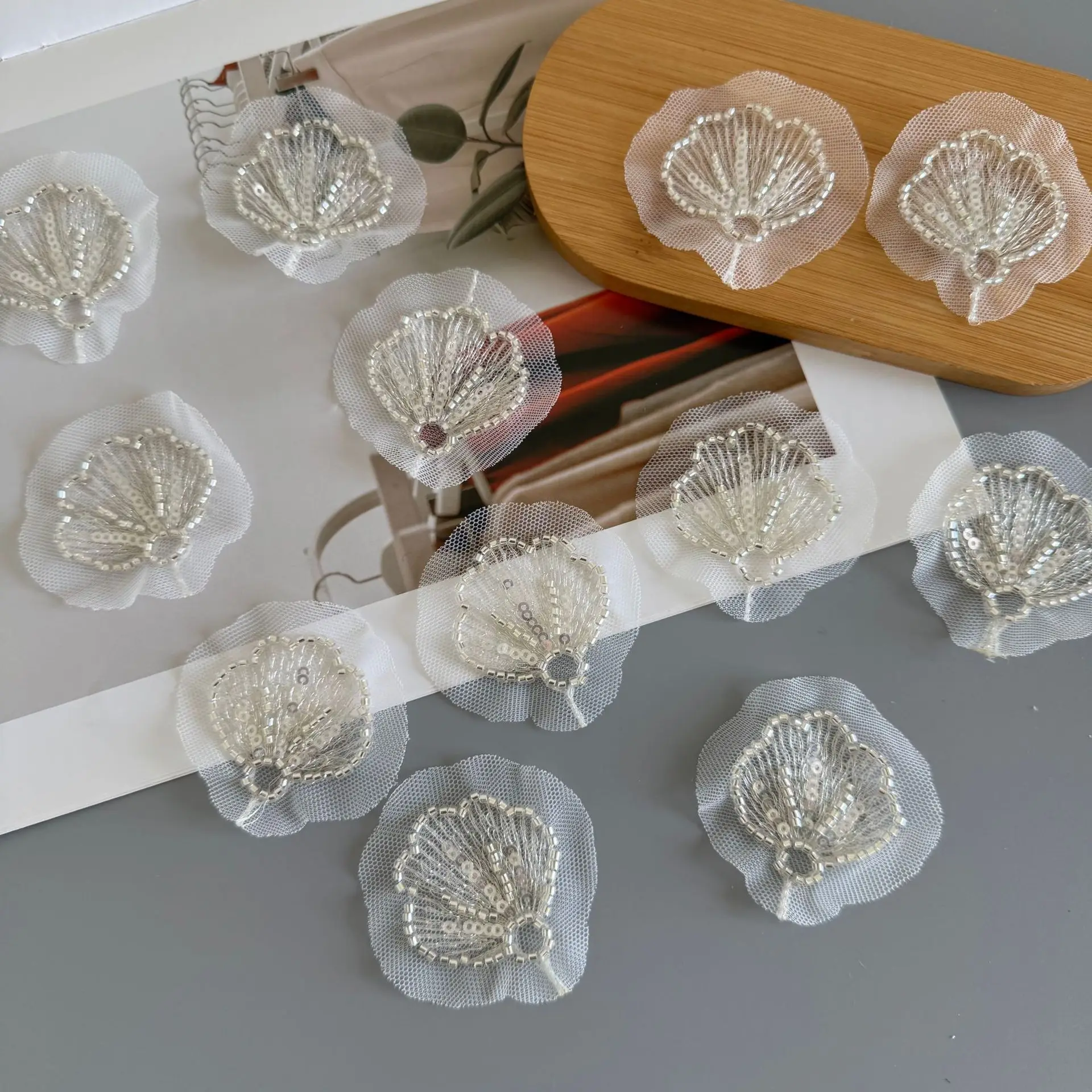 12個入りデザイナービーズアクセサリー衣料品刺繍ウェディングドレス生地トリム衣類アクセサリー