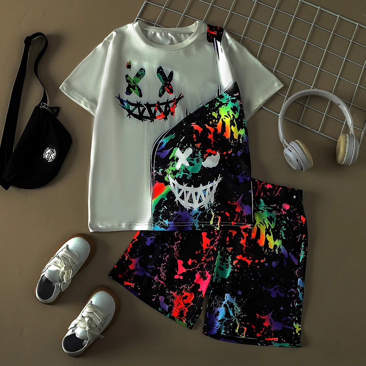 2024 Summer Trend Cool and Breathable Black and Color Matching Smiley Face Thin Sports T-shirt Suitable for Casual Outdoor Play