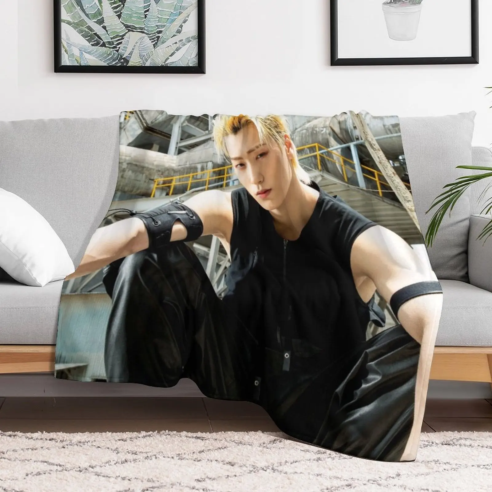 ATEEZ SAN THE WORLD EP.1 : MOVEMENT GUERRILLA Throw Blanket Stylish Warm Blanket for Living Room Bedroom