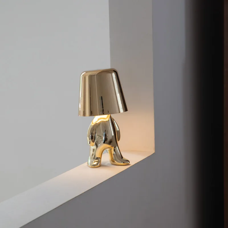 Pensatore piccola statua d'oro lampada da tavolo camera da letto ricarica piccola lampada da notte italia Ins decorazione lampada da tavolo