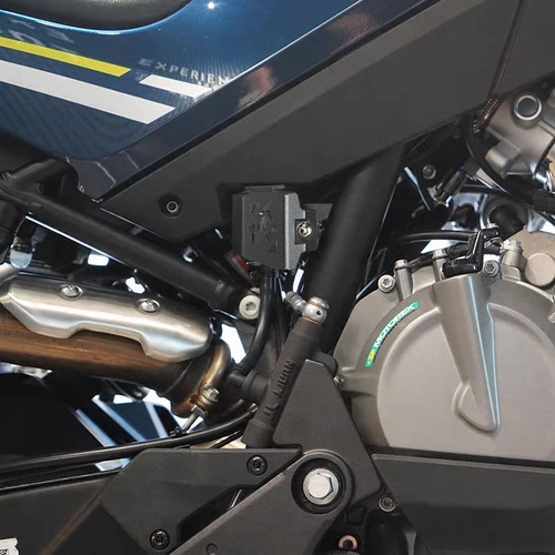 Imagen 2 del producto Para CFMOTO CF MOTO 800MT MT 800 2021-2024 cubierta protectora de pinza de freno delantero de motocicleta cubierta de depósito de líquido de frenos trasero