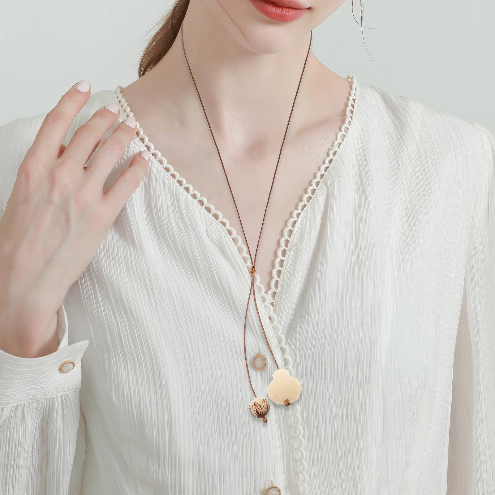 Vintage Boho Bodhi Garlic Necklace Ethnic Long Carved Pendant Stylish Costume Necklace for Women Gatherings