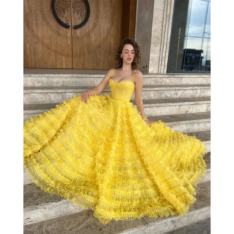 Sexy Yellow Prom Dresses with Spaghetti Straps, Vestidos de noite do corpo ósseo, Saia em camadas, Tapete Vermelho Formal, Vestido Longo para Ocasiões Especiais