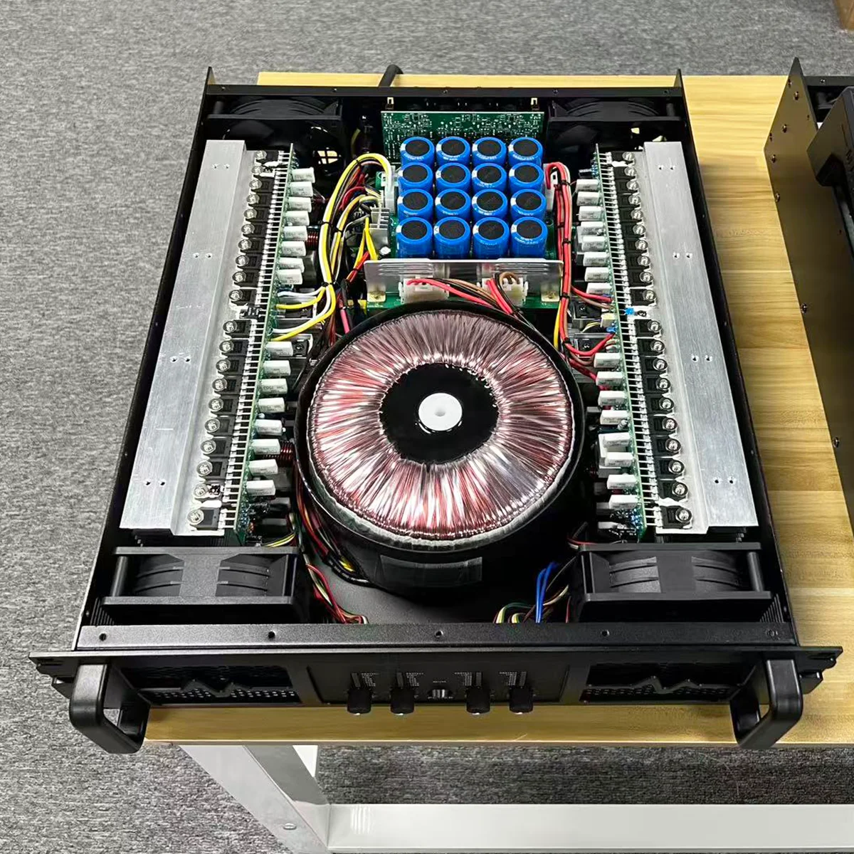 New Hot-selling 3U 4*1500W Four-channel Power Amplifier, High-power Stereo Class H Professional Stage Performance Amplifier.