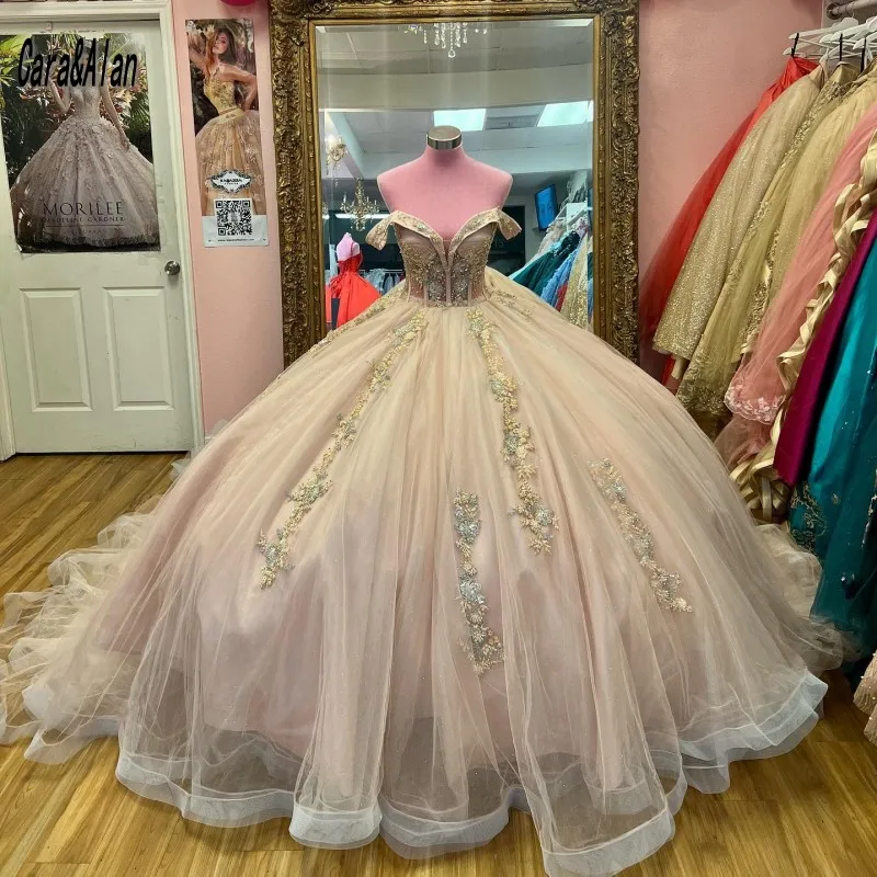 Charro Champagne Quinceanera sukienki Sweetheart koronkowa aplikacja meksykańska Vestidos De 15 Años frezowanie słodka 16 sukienka na konkurs piękności